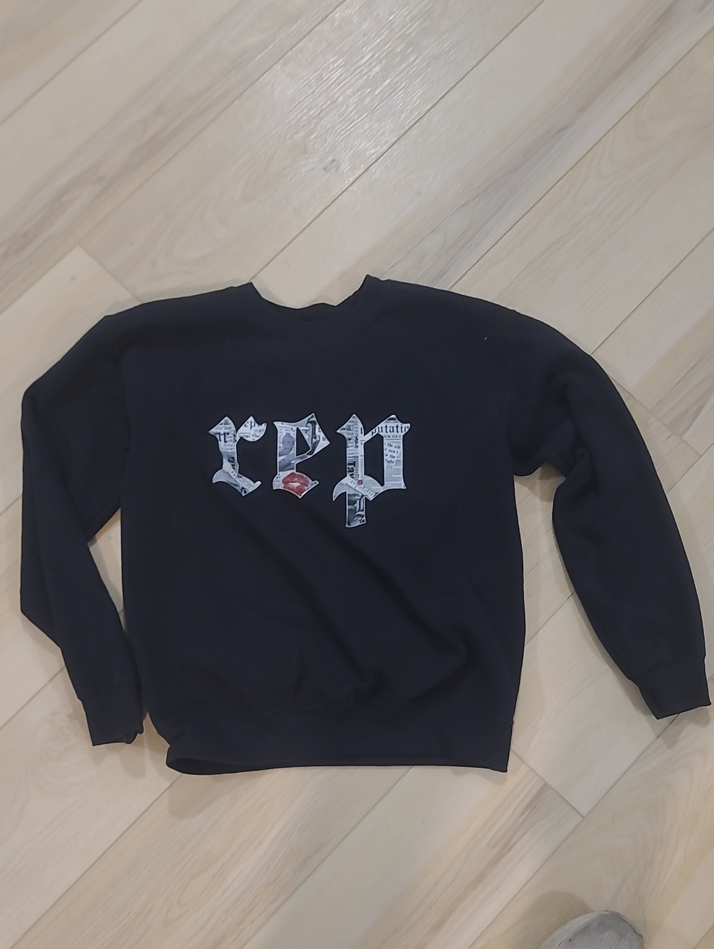 Taylor Swift - Reputation Inspired Black Graphic Crewneck Sweater - Adult XS